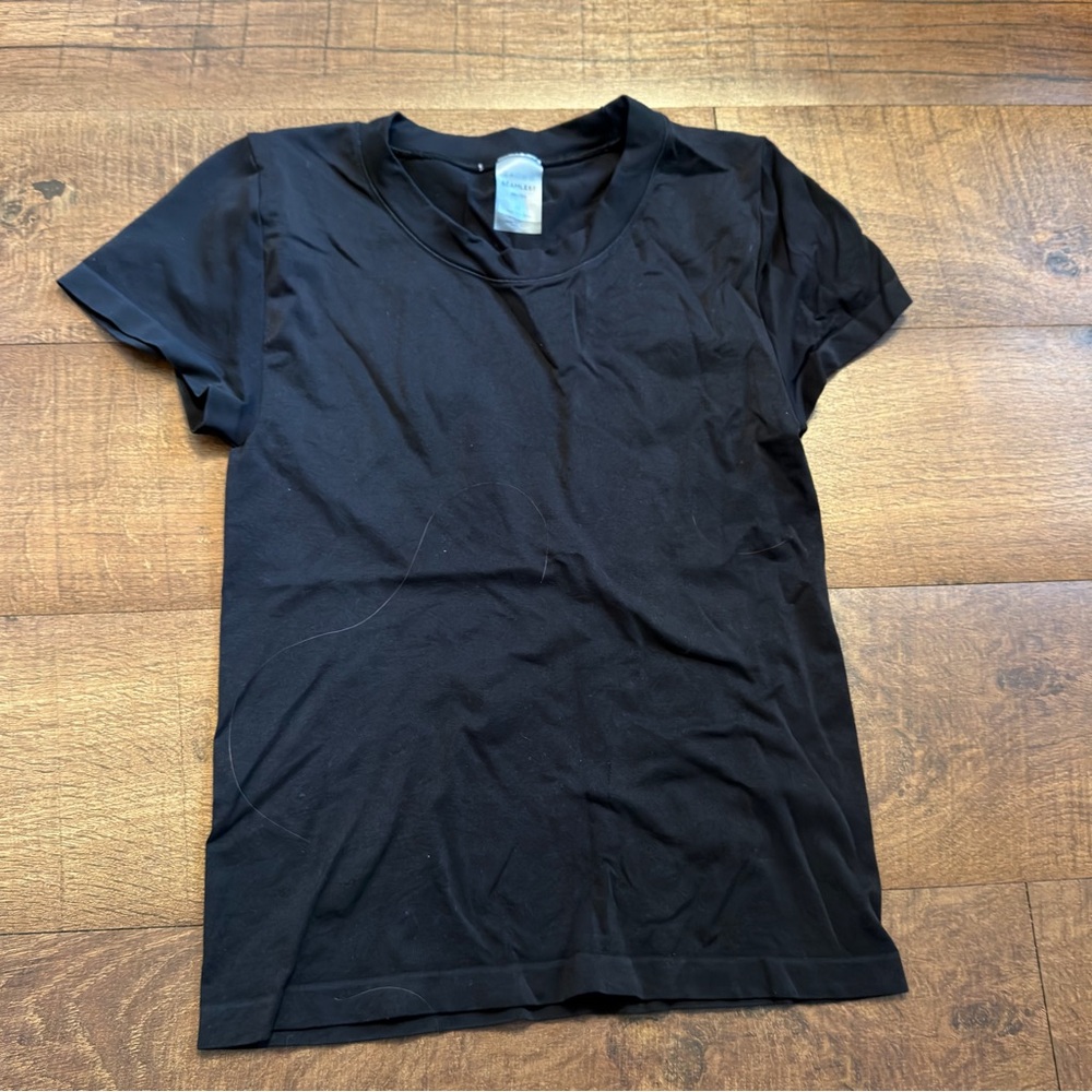Babaton Black tee